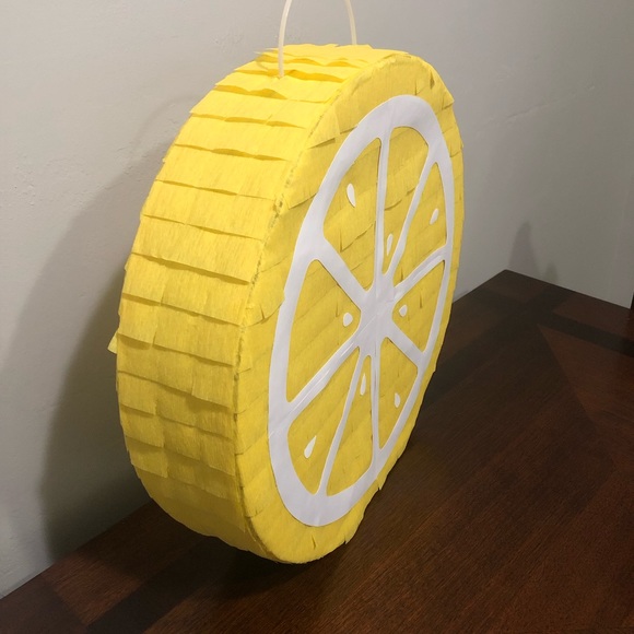 Lemon Pinata - Picture 3 of 4